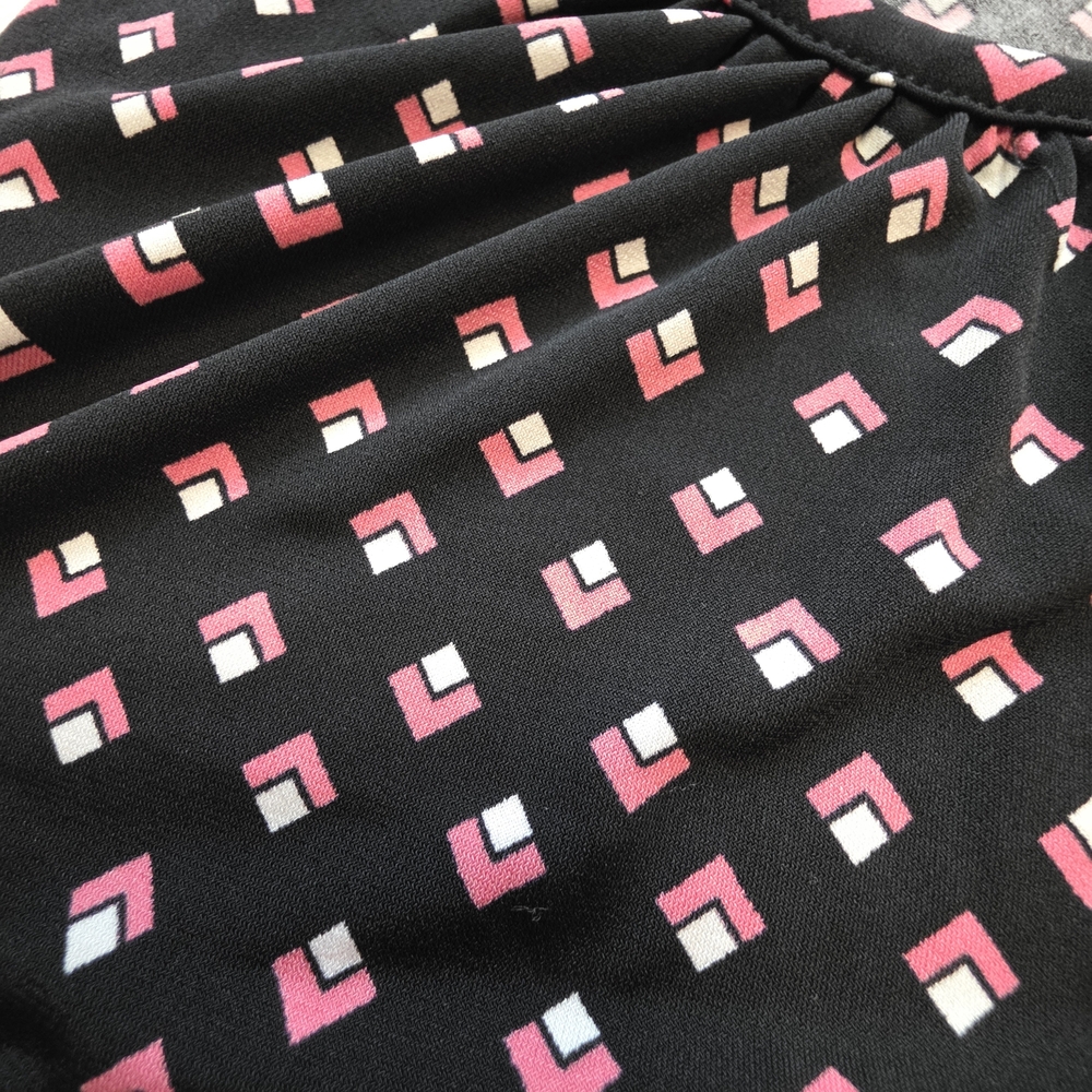 Liz Claiborne Black Sleeveless Geometric Print Camisole with Pink Accents - Picture 5 of 5